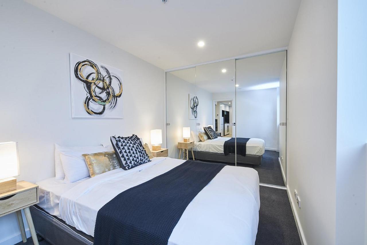 Mega Style Apartments The International Melbourne Exterior photo